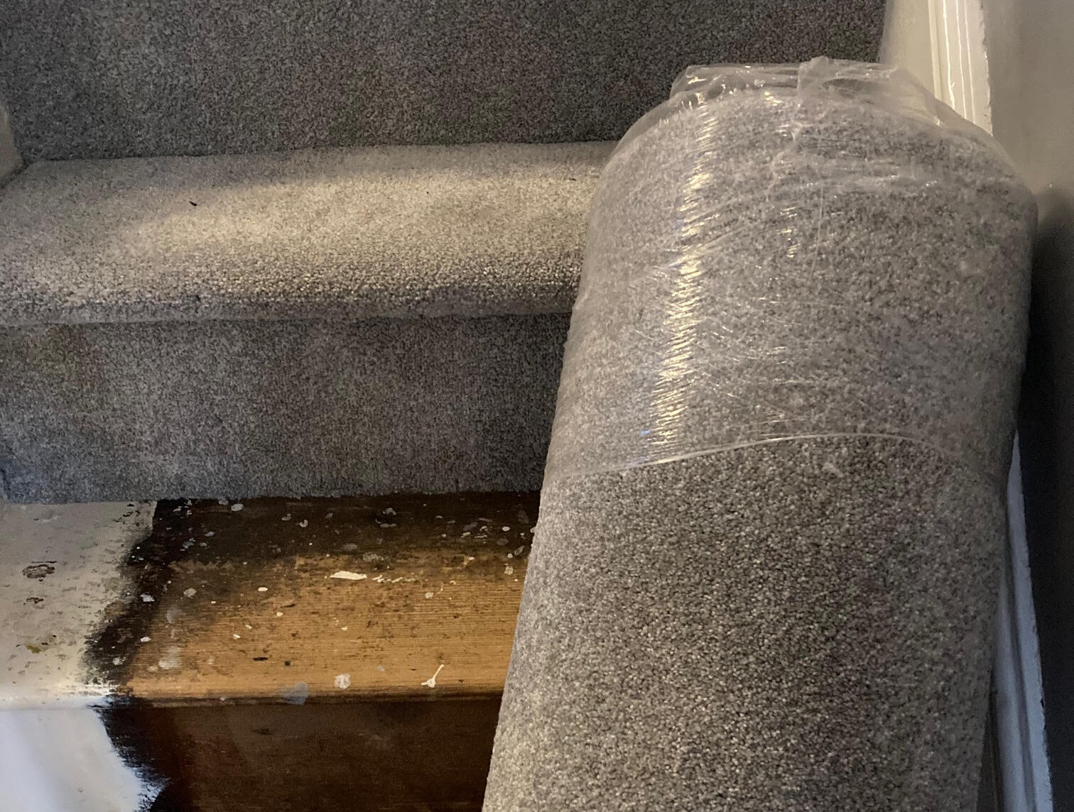 Here are our 'Dos and Don'ts of fitting your own carpet and a few hints and tips as well. 